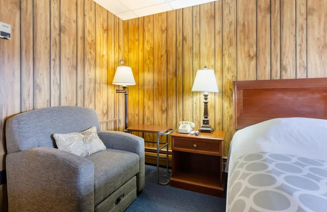 Knob Hill Motor Lodge-1