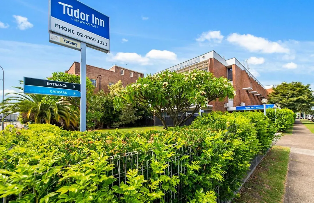 Tudor Inn Newcastle-1