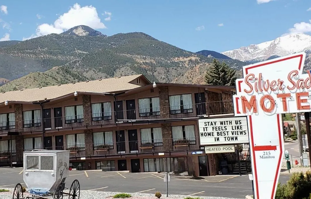 Silver Saddle Motel-1