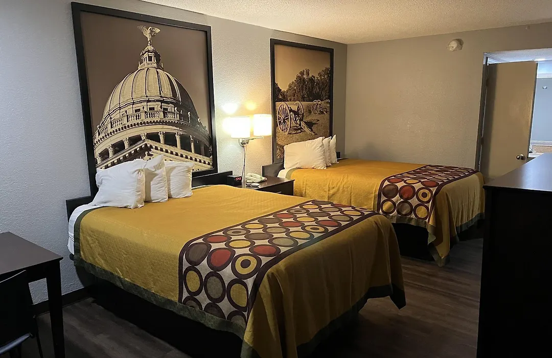 Super 8 By Wyndham Meridian-1