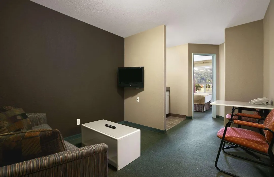 Super 8 By Wyndham Revelstoke Bc-1
