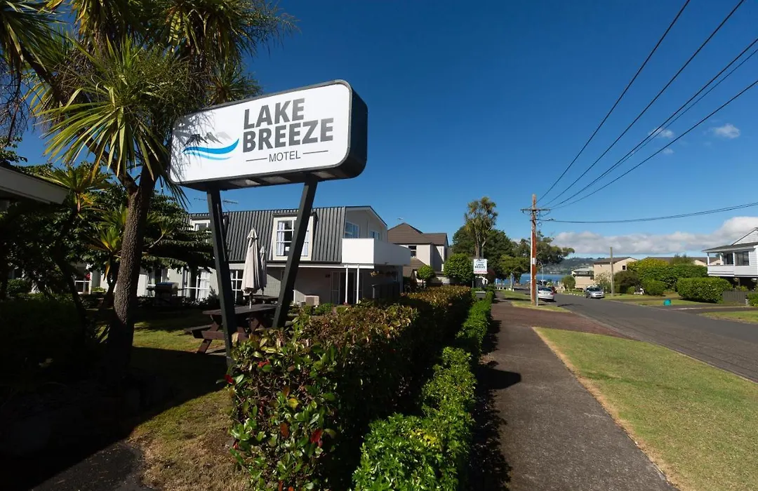 Lake Breeze Motel-1