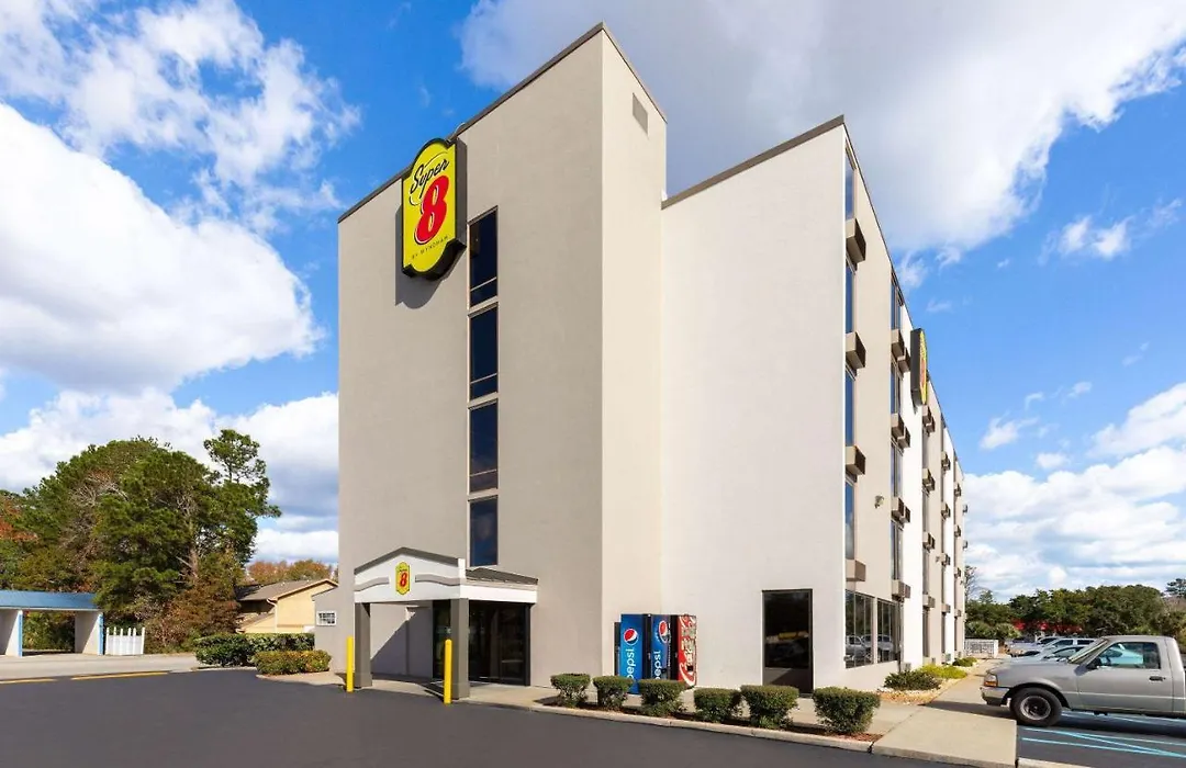 Super 8 By Wyndham Myrtle Beach/Market Common Area-1