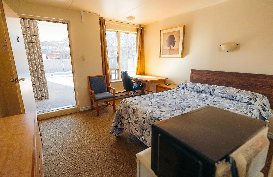 Clarkson Village Motel, 1815 Lakeshore Rd West Mississauga-1