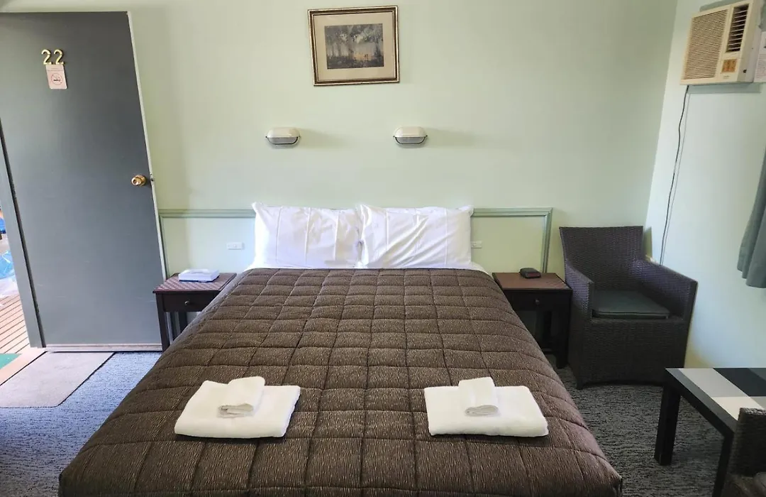 Lake Forbes Motel-1