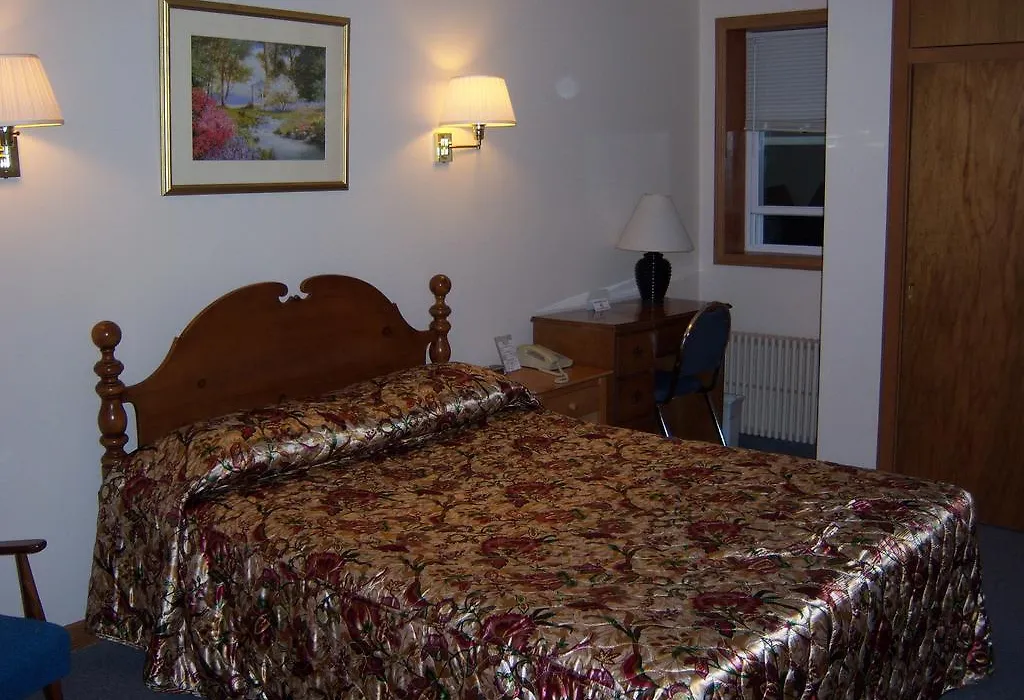 Travelers Inn Motel - Eagle River Downtown-1