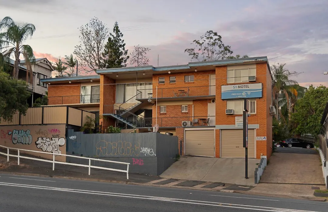 S1 Motel-1