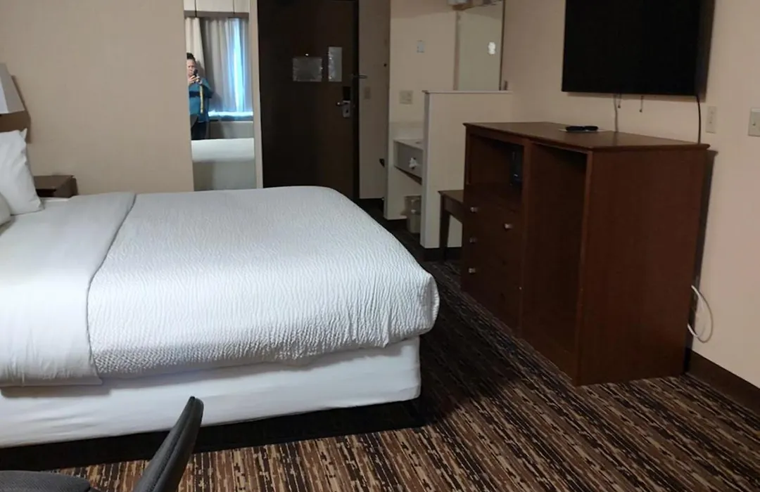 Days Inn & Suites By Wyndham Fargo 19Th Ave/Airport Dome-1
