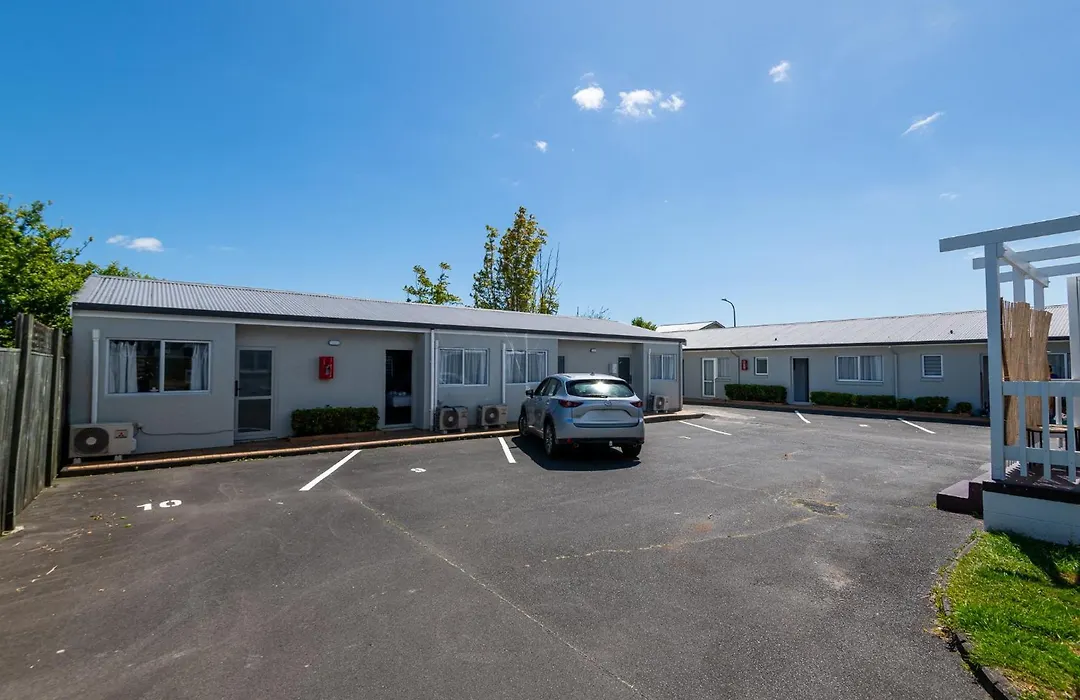 Aurora City Suites Motel-1