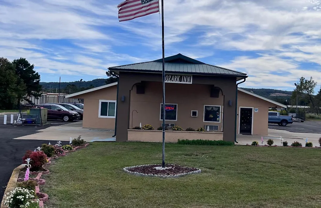 Ozark Inn-1