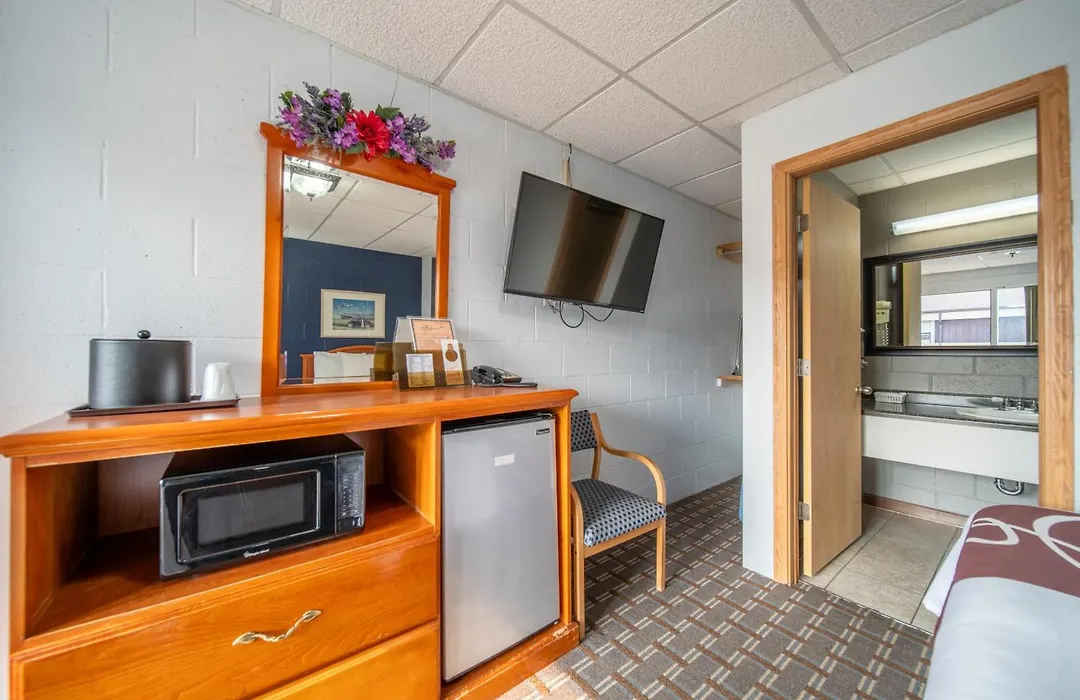 Sleep-Ees Inn, Saginaw & Frankenmuth-1