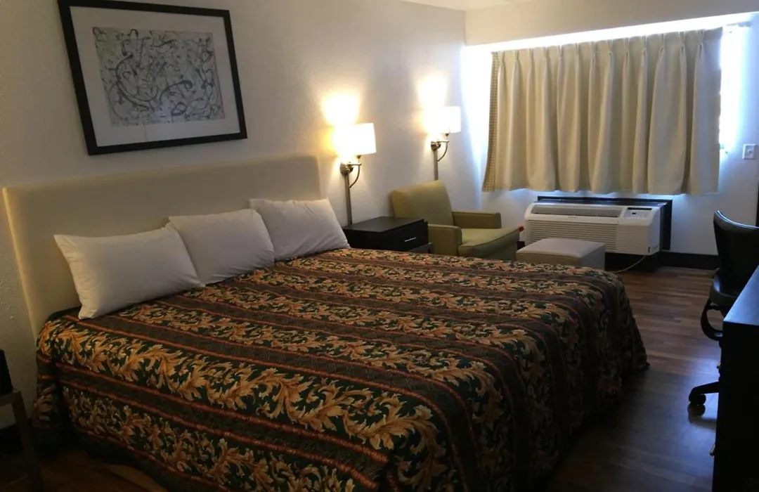 Economy Inn Of Holland-1