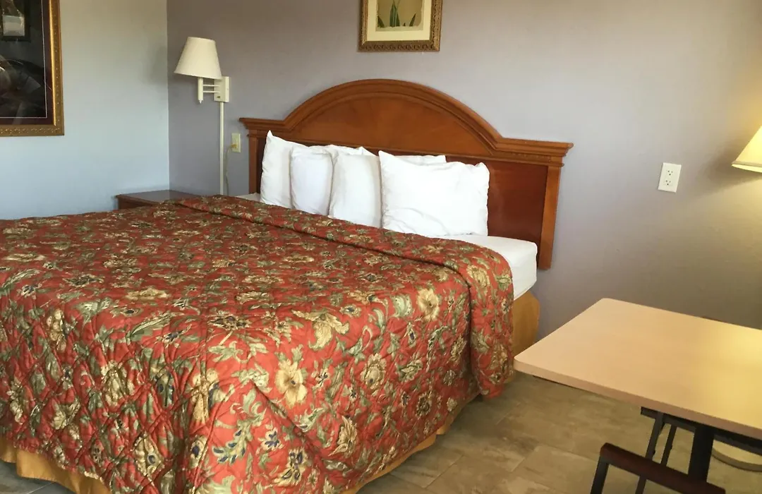 Budget Inn Plainview-1