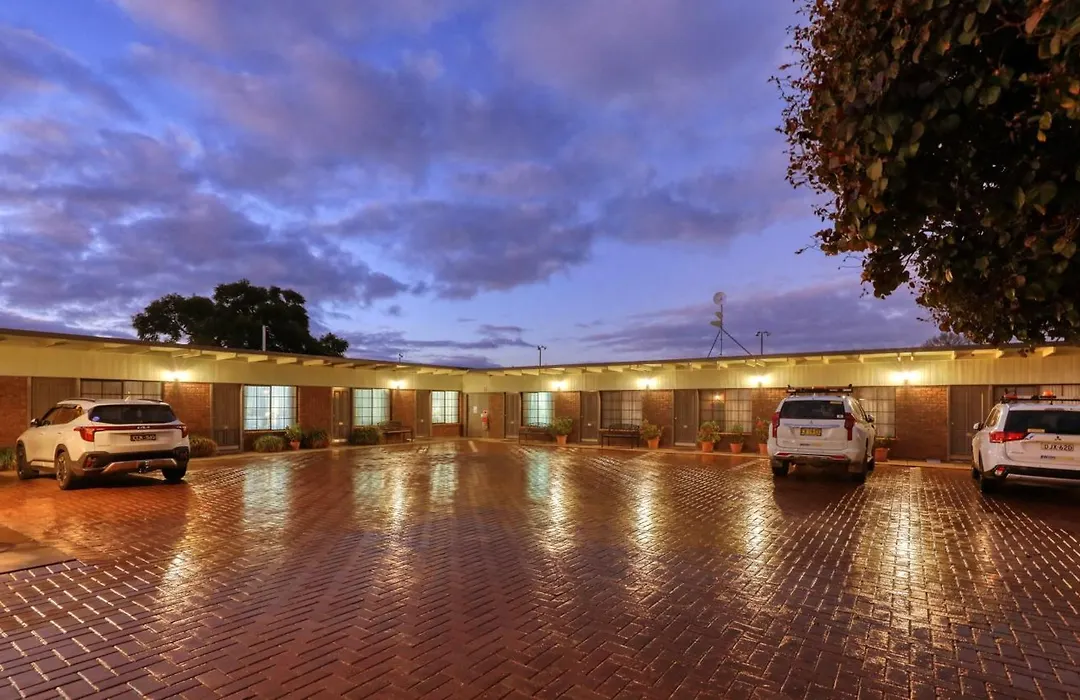 Oasis Motor Inn-1