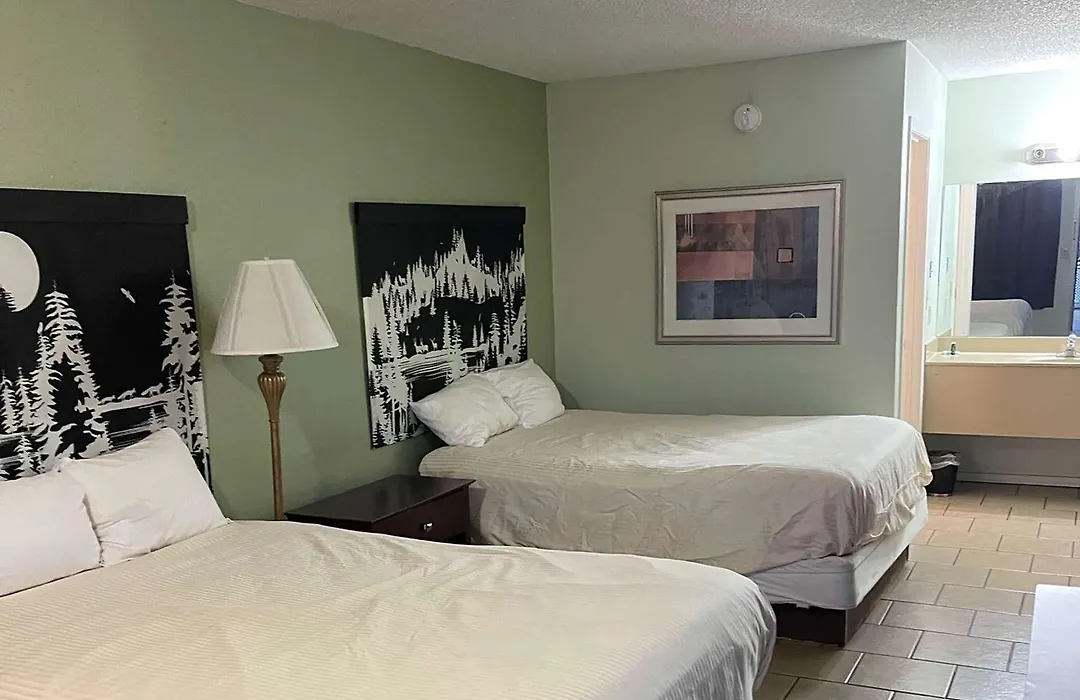 Days Inn By Wyndham Branson Near Theatre District-1