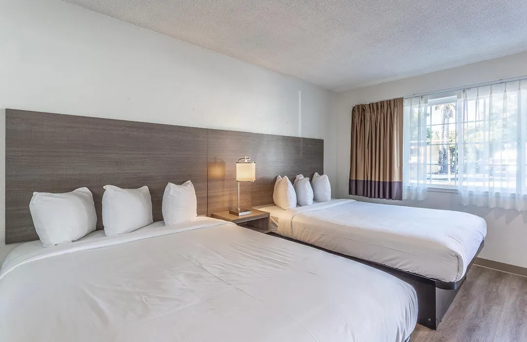 Coastal Breeze Inn-1