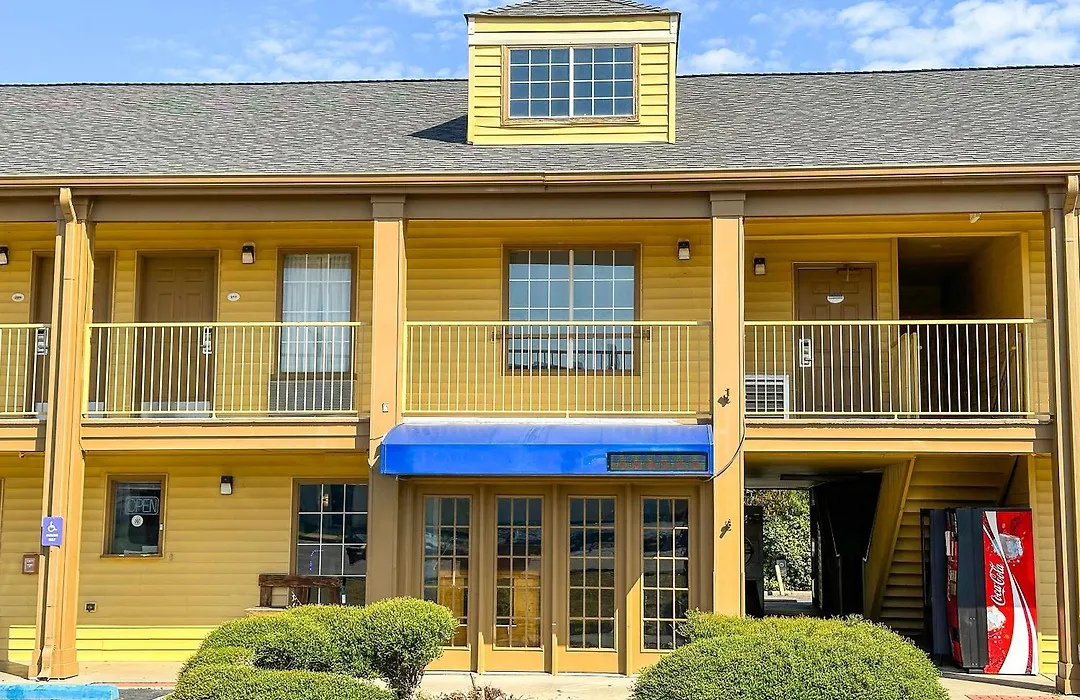 Bonita Lakes Inn By Capital O Meridian I20-1