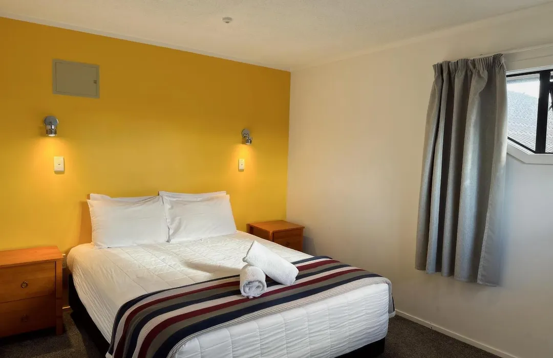 Oakwood Manor Motor Lodge-1