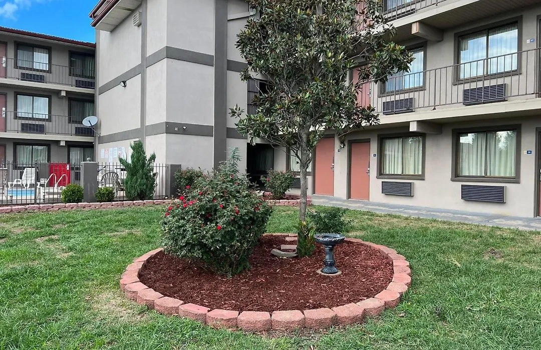 Days Inn & Suites By Wyndham Springfield On I-44-1