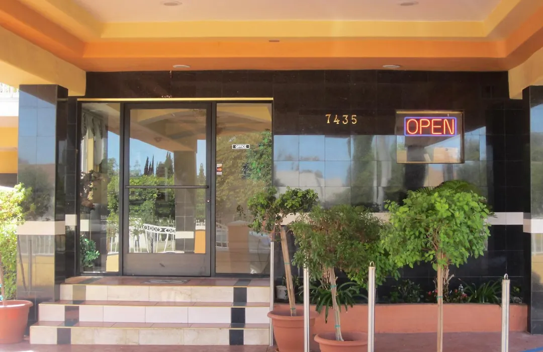 Starlight Inn Canoga Park-1