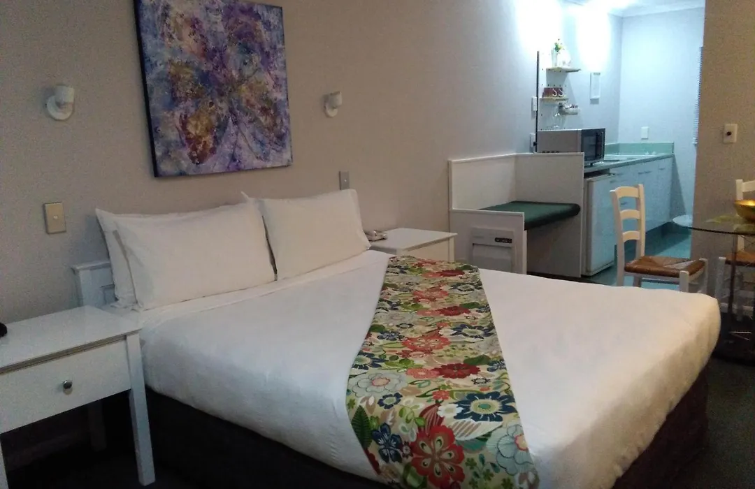 Colonial Lodge Motel-1