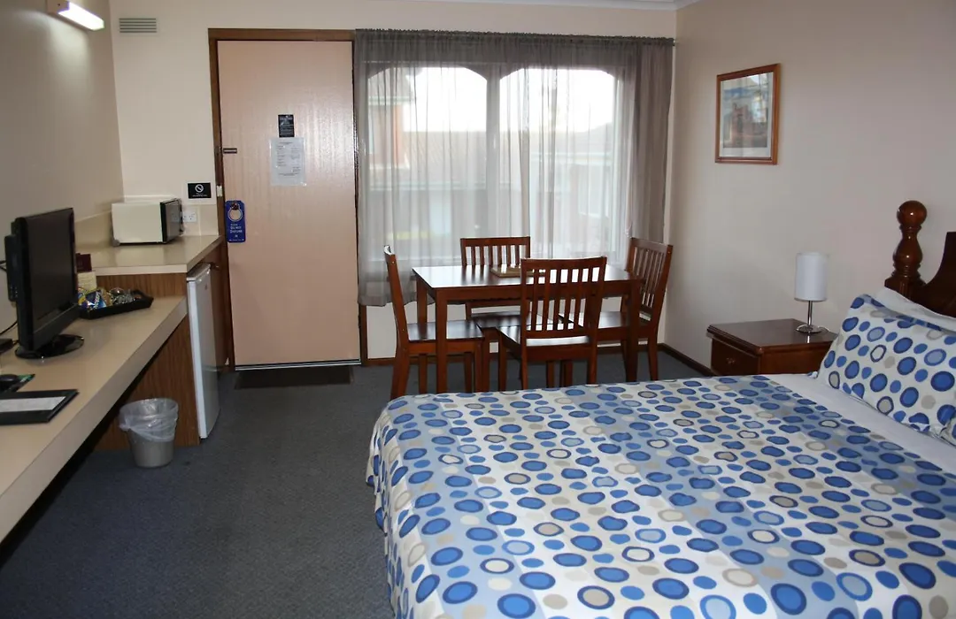 Raglan Motor Inn-1