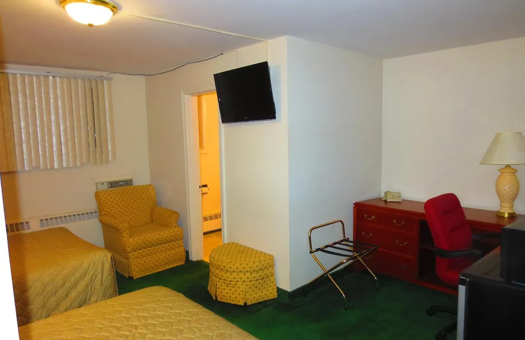 Canadiana Motel-1