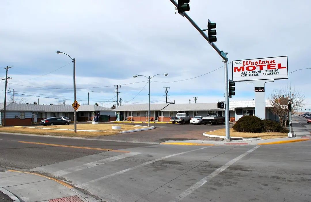 Ski'S Western Motel-1