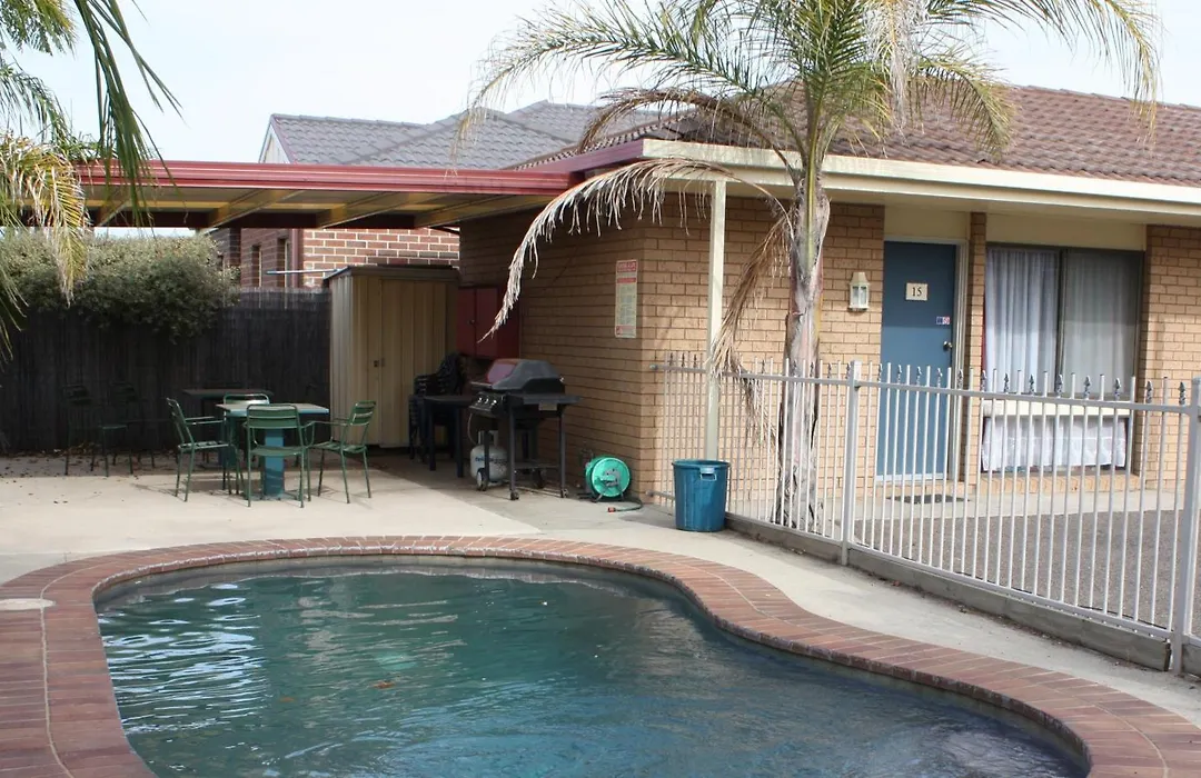 Country Home Motor Inn-1