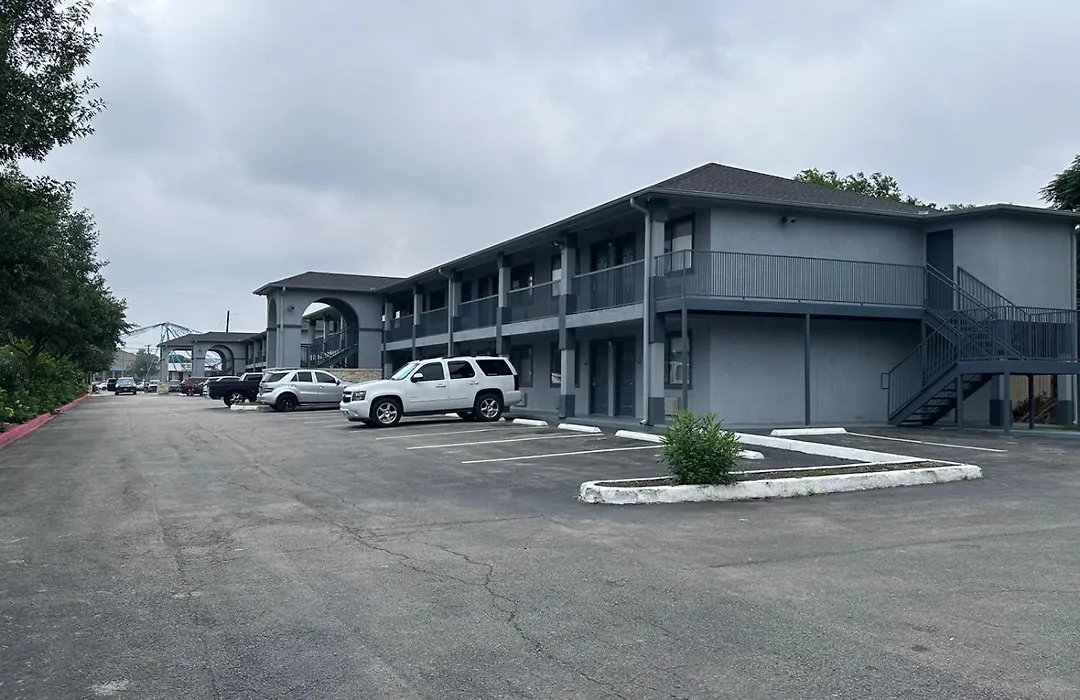 Mustang Inn And Suites-1