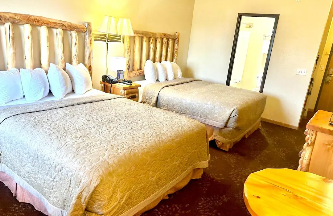 Super 8 By Wyndham Bridgeview Of Mackinaw City-1