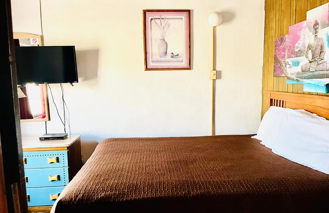 Cottonwood Court Motel-1
