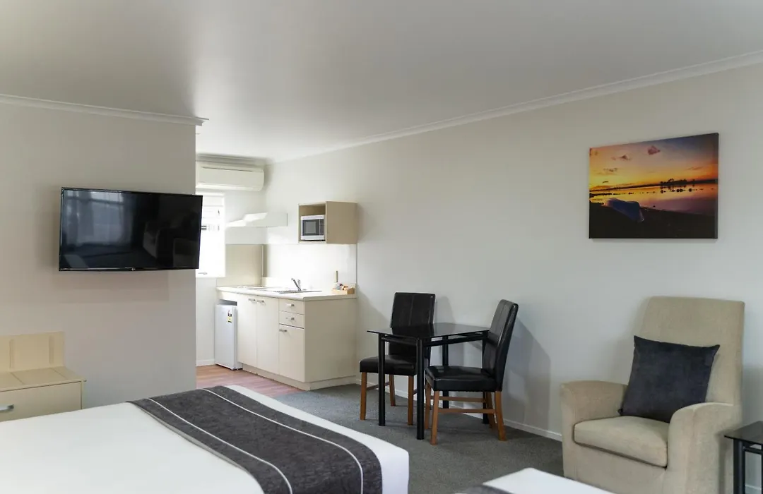 Pacific Coast Motor Lodge-1