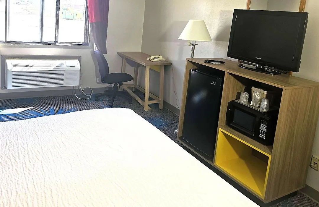 Days Inn By Wyndham North Sioux City-1