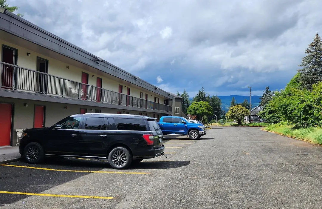 Columbia Gorge Inn-1