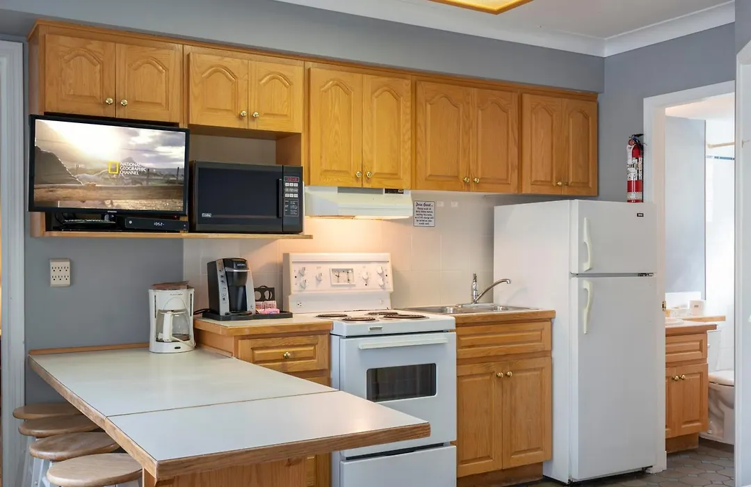 Tiki Shores Inn & Suites-1