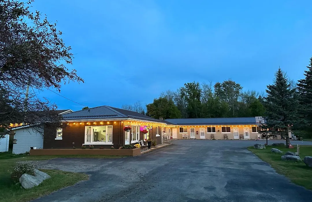 Carriage Inn Motel-1