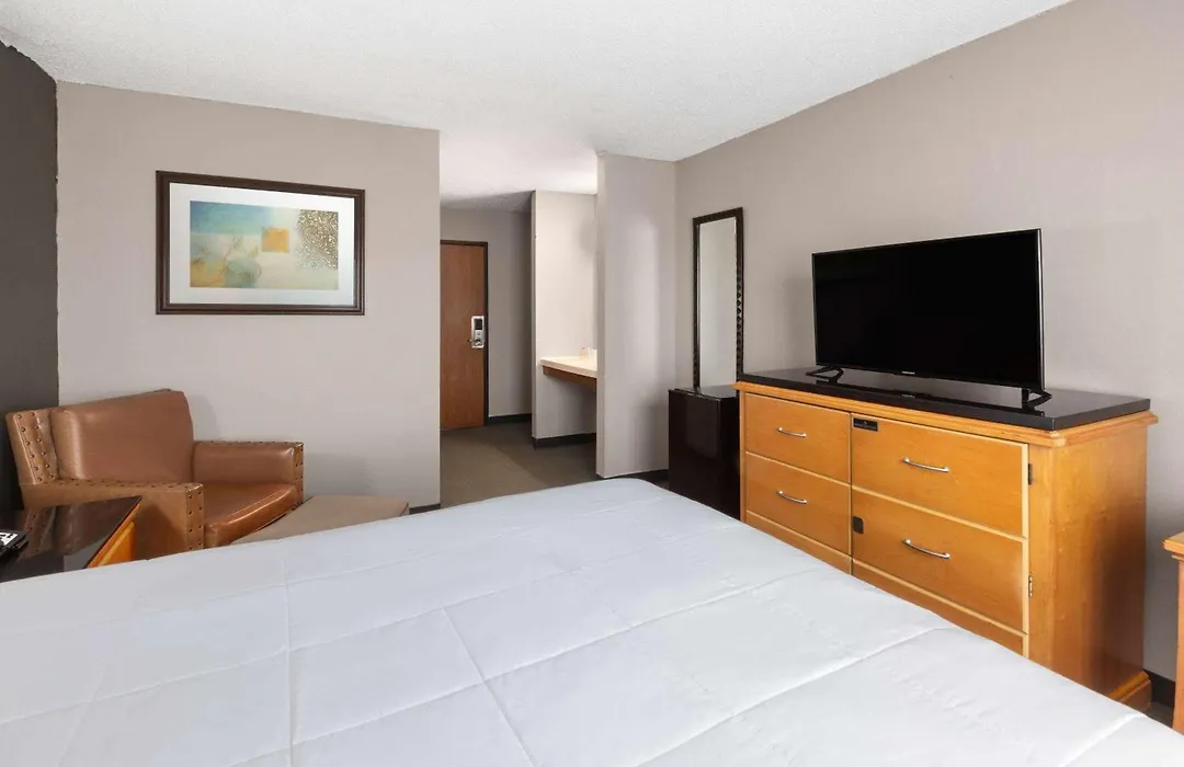 Travelodge By Wyndham Redwood Falls-1