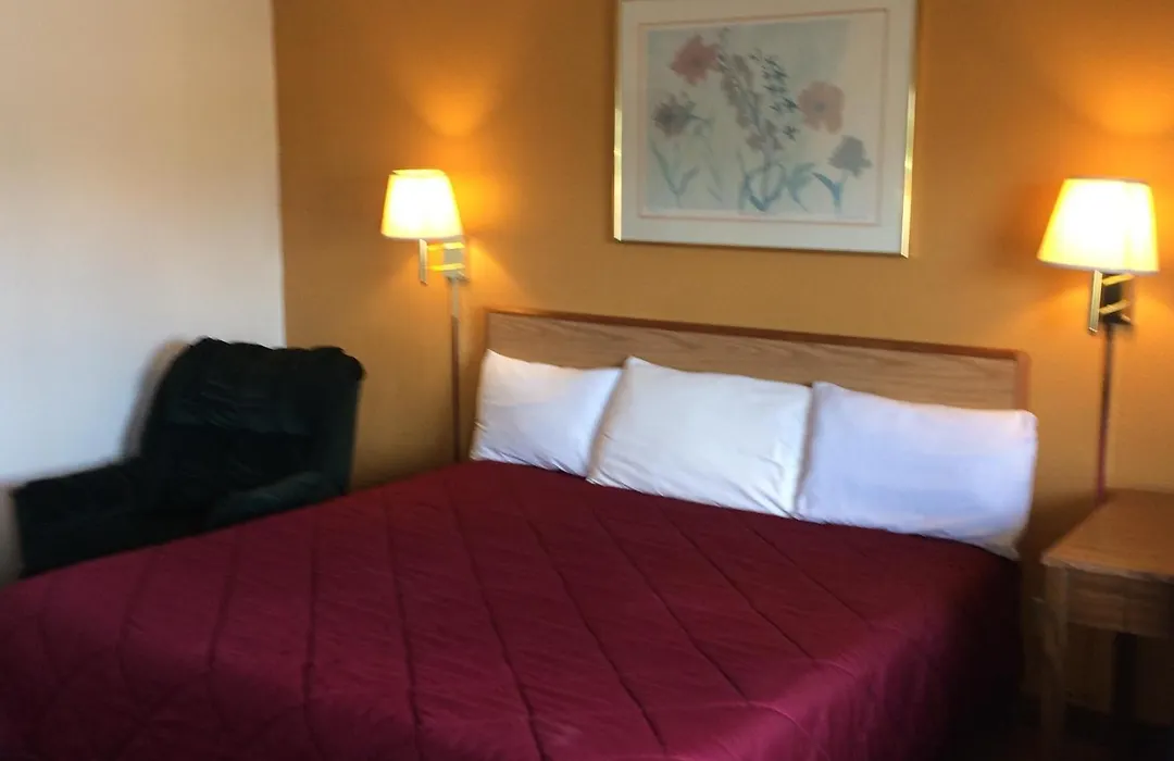 Super 7 Motel-1