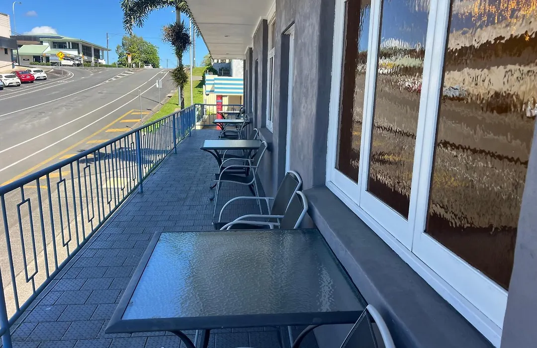 Innisfail Riverfront Motel-1