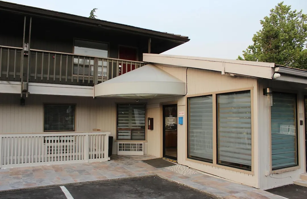 Cedarwood Inn Of Ashland-1