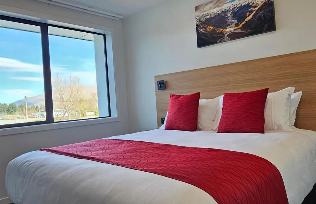 Alps Motel & Apartments-1
