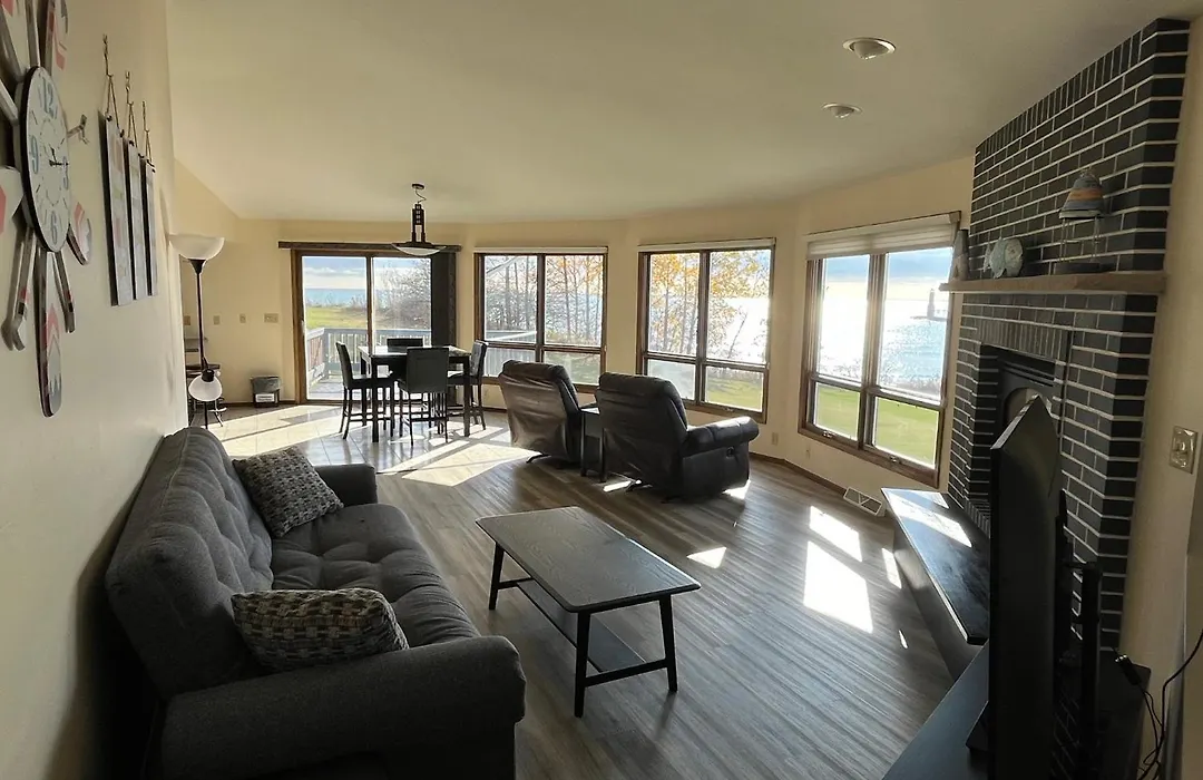 Harbor Inn Algoma-1
