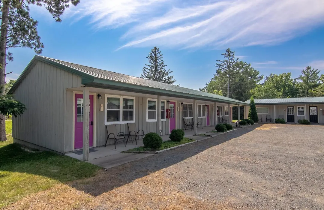 Lumberjill Lodge-1