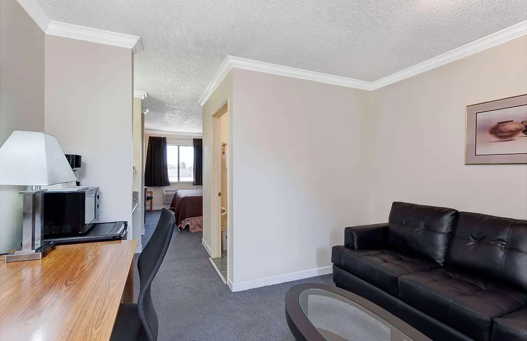 Travelodge By Wyndham Pasadena Central-1