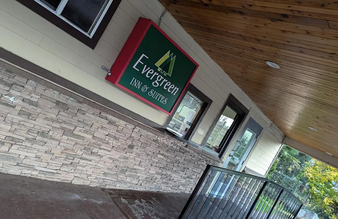 Evergreen Inn & Suites Portland (Adults Only)-1