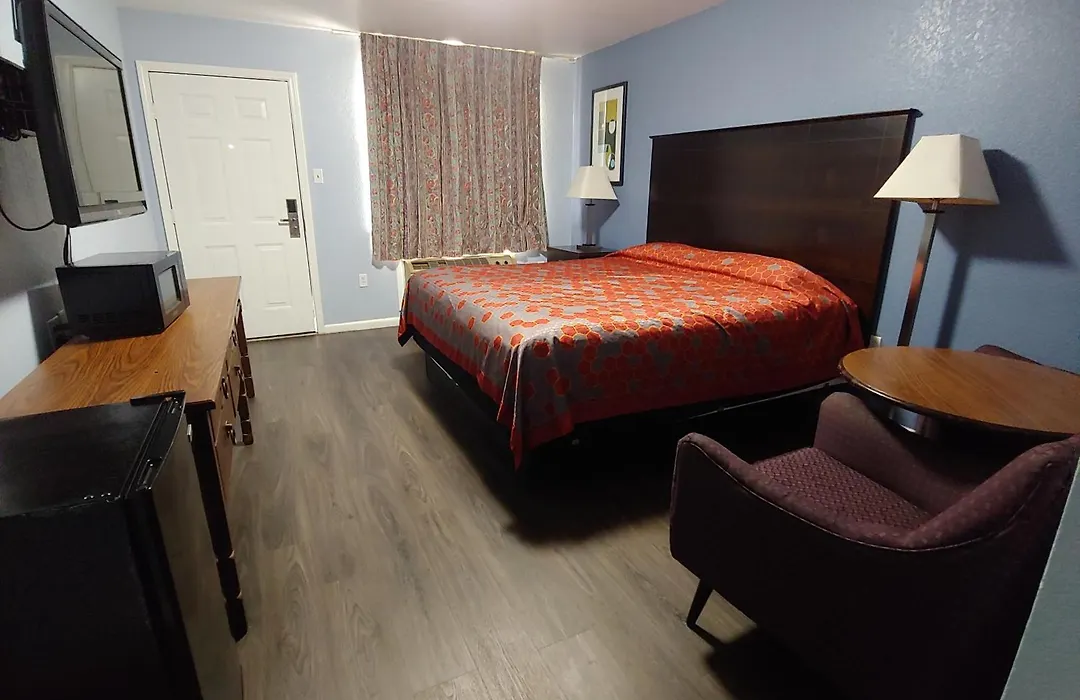 Brooks City Executive Inn-1