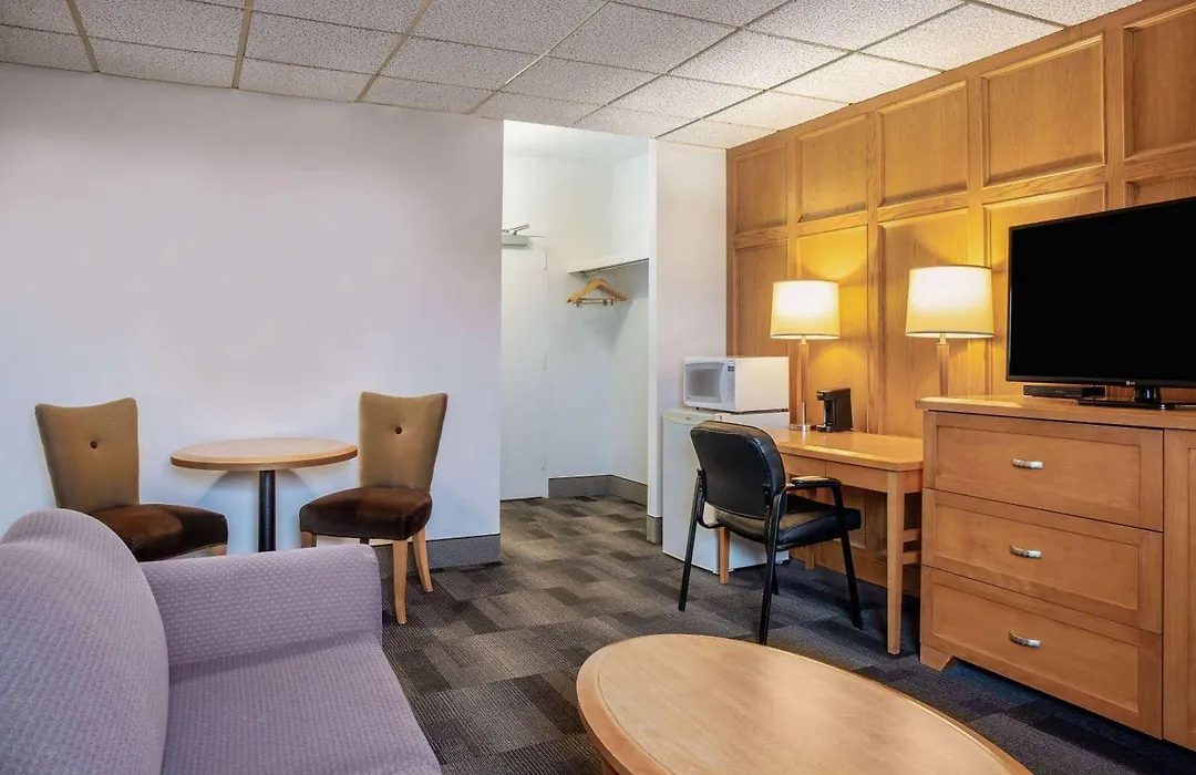 Days Inn & Conference Centre By Wyndham Camrose Norsemen-1