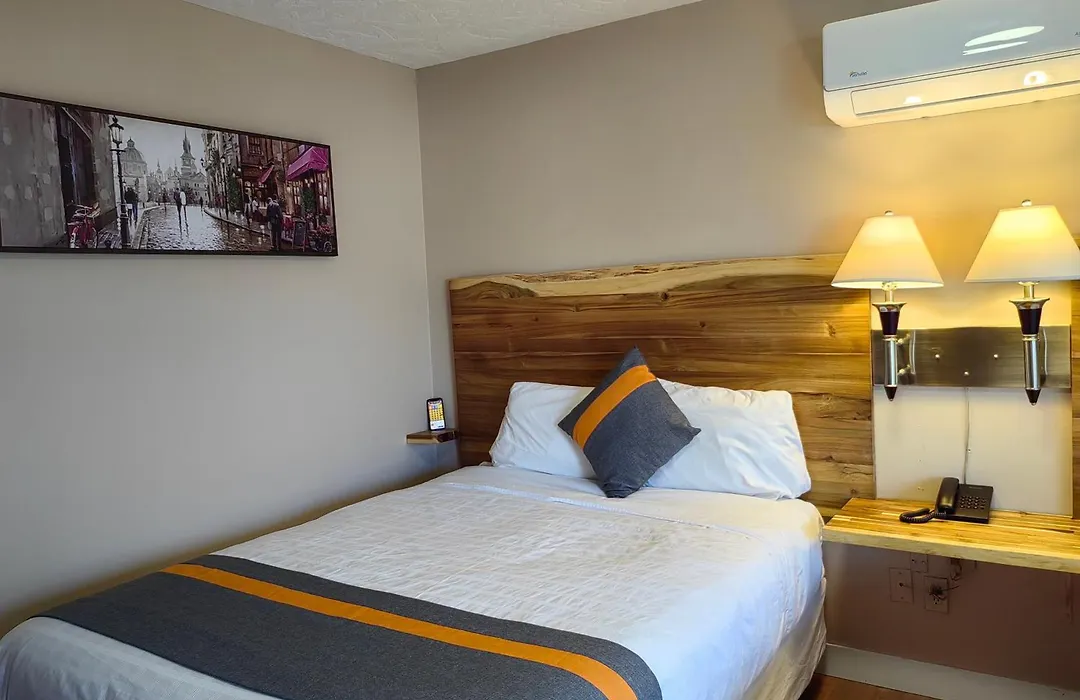 Harbour Light Motel-1