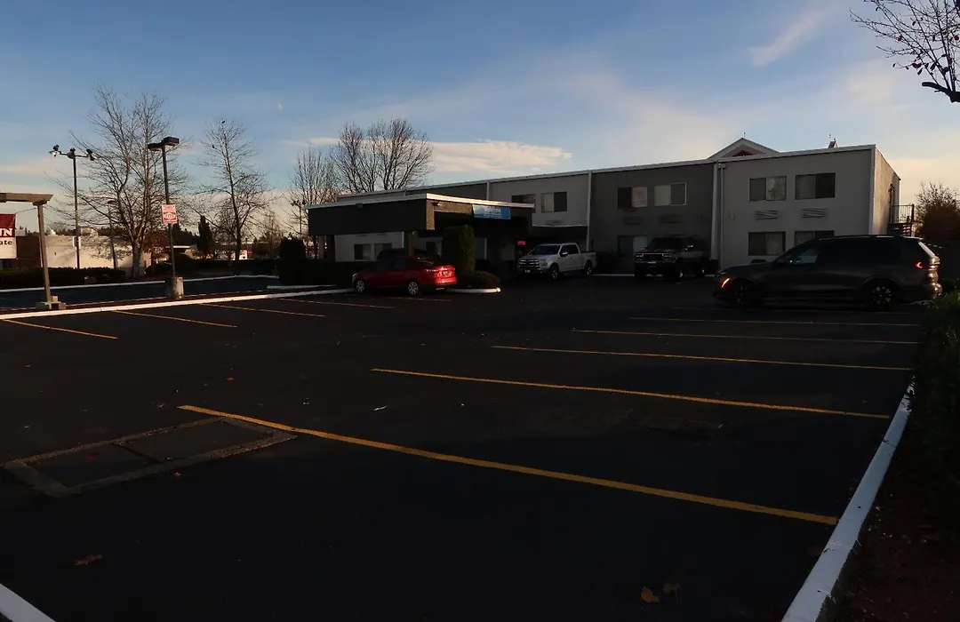 Economy Inn - Auburn-1